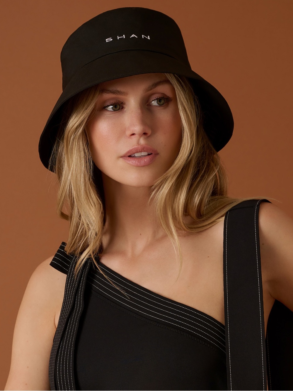 SHAN Black Adjustable Bucket Hat